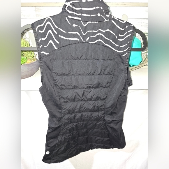 Lululemon Down for it all - reflective rhythm Black down vest. Black, Size 4 - Picture 5 of 12
